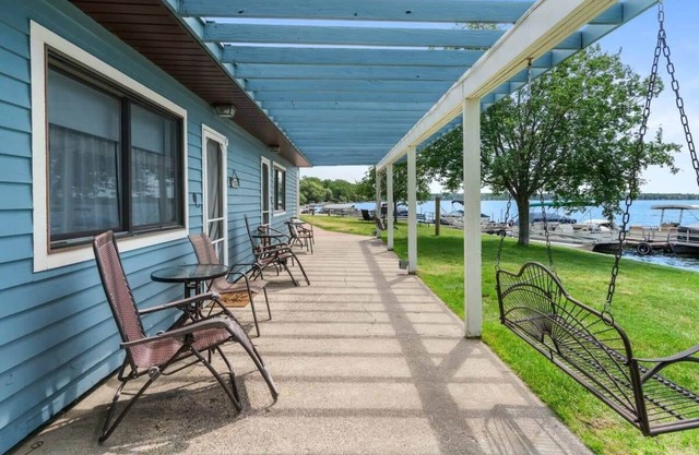 Rustic lakefront multi-unit with stunning views
