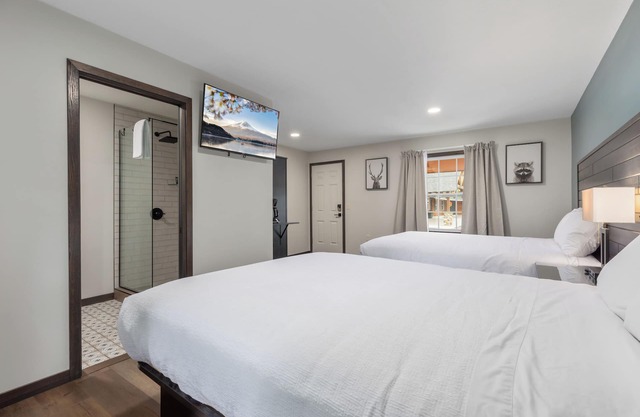 Rustic Lodge | Riverside | WiFi | Pets OK!