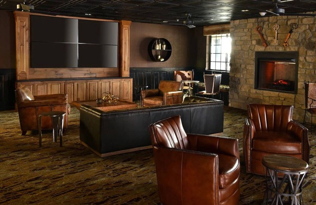Rustic Lodge-style Stay w/ Indoor/Outdoor Poo! Free Parking | 2 Units
