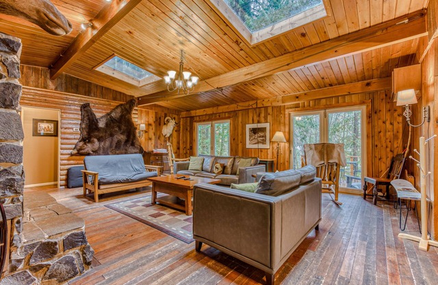 Elegante y agradable para perros con bañera de hidromasaje privada y vista al río