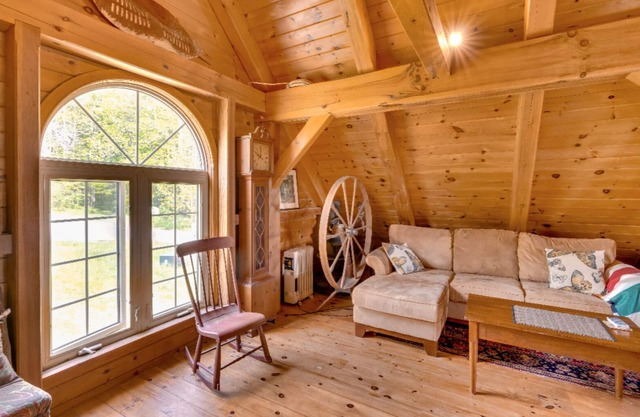 Loft rústico en Working Horse Barn- Laurenwood Farm