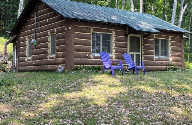 Rustic Log Cabin on beautiful Avery Lake.