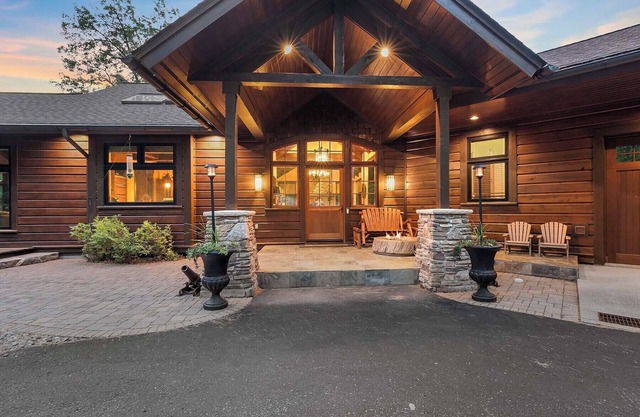 Rustic Luxurious Lakehouse on Expansive Private Shoreline of Ossawinnamakee Lake