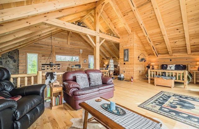 Rustic Luxury: Saw N' LogzzZ Cabin Getaway