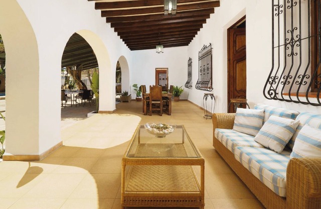 CASA DE ESTILO MEDITERRÁNEO CERCA DE MORAIRA CON PISCINA PRIVADA