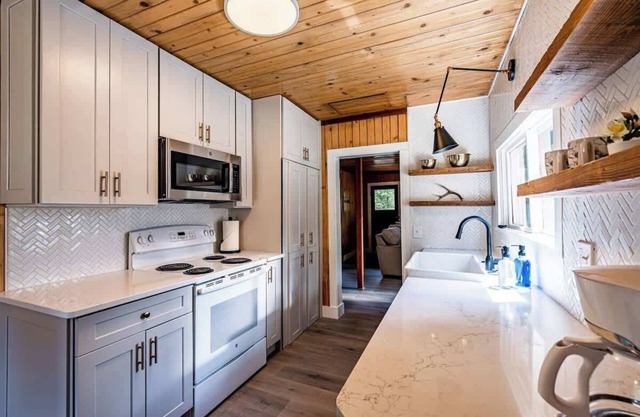 Rustic Mountain Retreat, Pet Friendly