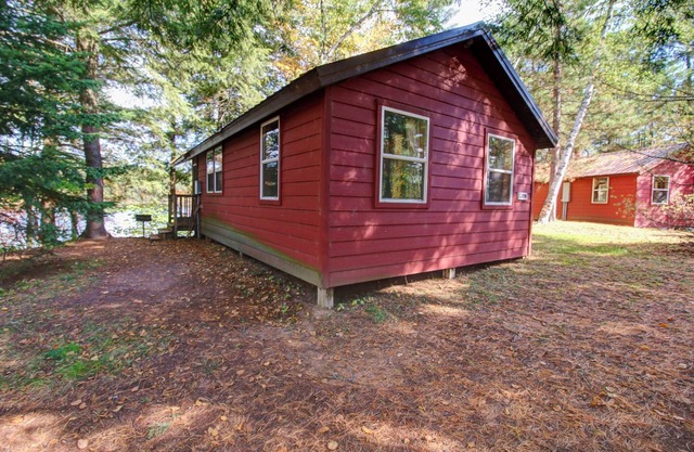 Rustic, Northern Wisconsin Lakeside Cabin w/dock. Family & Pet Friendly!