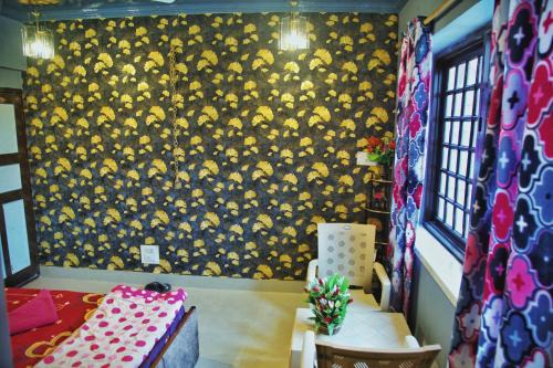 Rustic Retreat Homestay Deluxe Mountain view Room