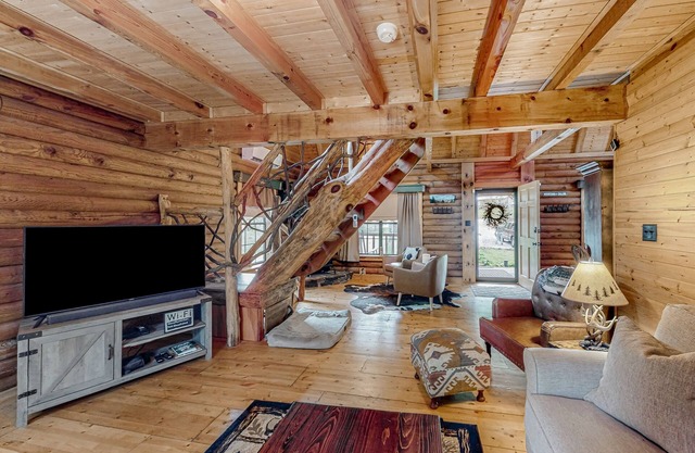 Rustic retreat with mountain views, hot tub, grill, fireplace, central AC, & W/D