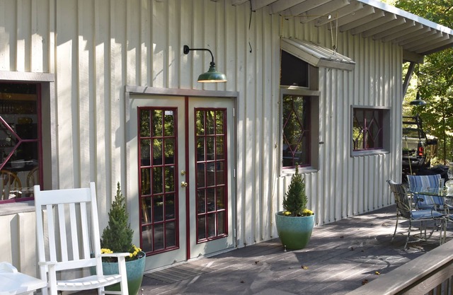 Retiro rústico con sauna relajante y estanque