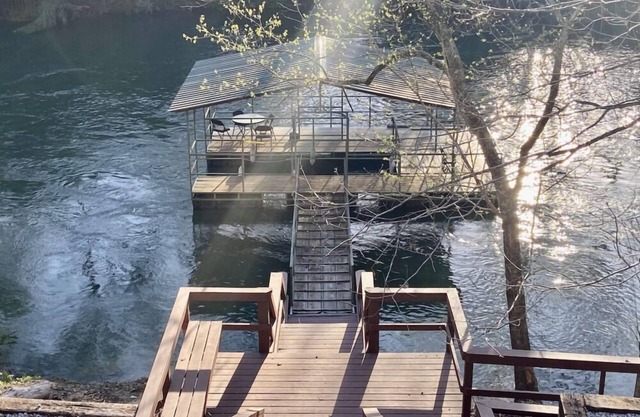 Rustic River Cabin: Your Slice of Heaven: ALL REASONABLE OFFERS CONSIDERED