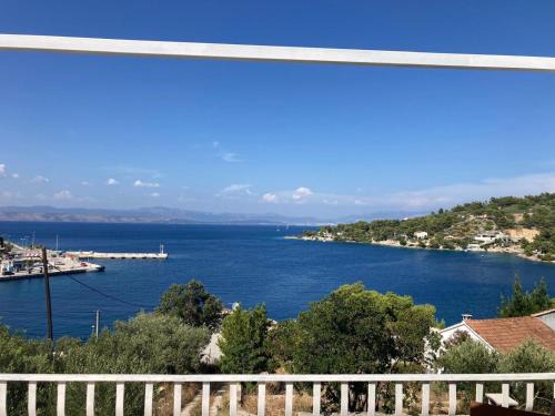 Rustic Rogac Apartment - Sea and Silence