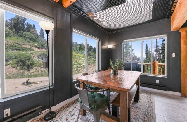 Rustic Roots Retreat W/ Hot Tub