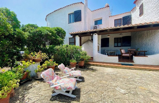 Rustic Seaside House with Garden for Families in San Giovanni di Sinis