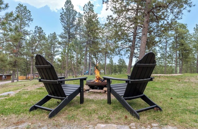 Rustic Sanctuary: Firepit + Sauna + Wildlife Watching