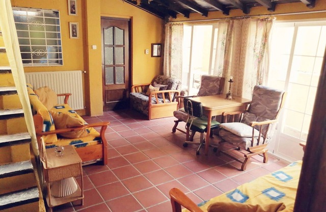 Casita RUSTICA adosada con Jardin y Barbacoa