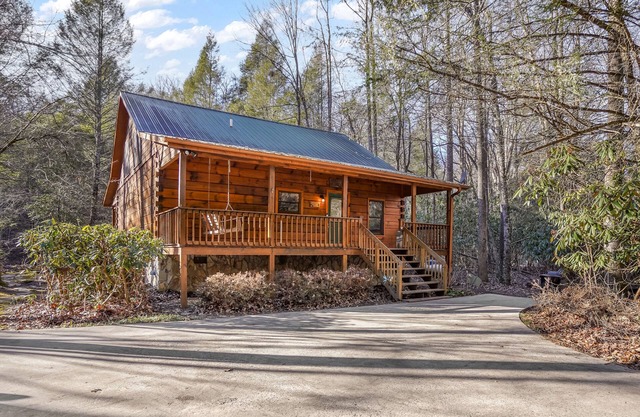 Rustic Stay by the Creek: Your Perfect Creekside Retreat in Blue Ridge, Georgia