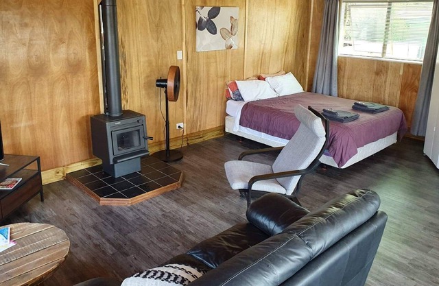 Rustic Studio close to everything!