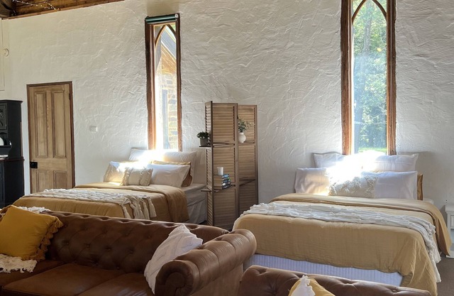 Rustic stunning spacious barn only 2 minutes from Daylesford
