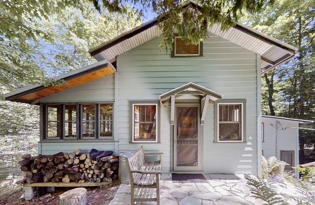 Rustic-style cottage w/ full kitchen, near town, Lake Michigan access, & WiFi