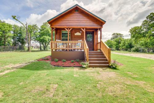 Rustic Texas Getaway with Grill on 30 Acres