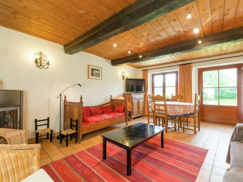 Rustic Vacation Home, Baneux, cleaning included