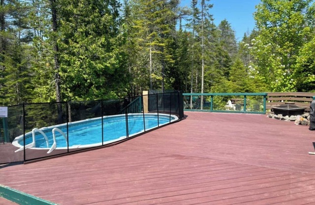 Rustic Vibes w/ Pool & Hot Tub - Tobermory