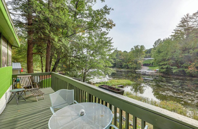 ¡NUEVO! Waterfront Weare Cottage con fogata y kayaks