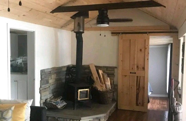 Rustic Waterfront Oudaze Lake Cottage