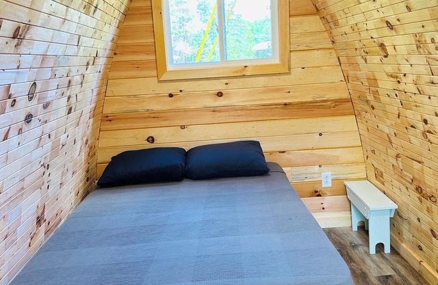 Rustic Wave Cottages-Glamping Pod #1