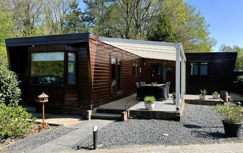 Rustiek bos chalet Sven