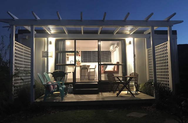 Rustling Oaks Tropical Tiny House