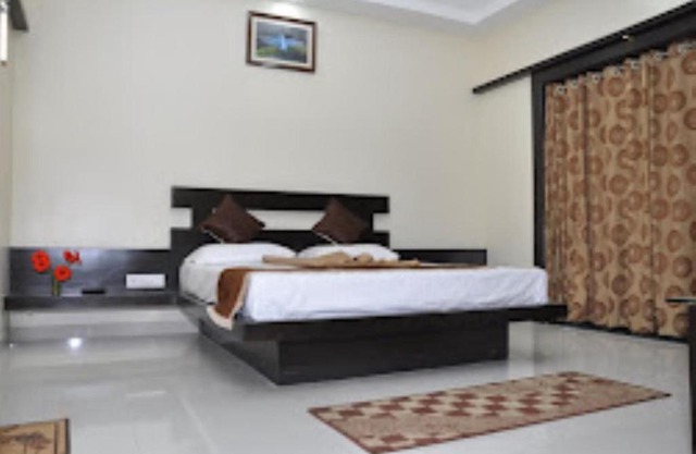 Rutugandh River View Resort, Wai