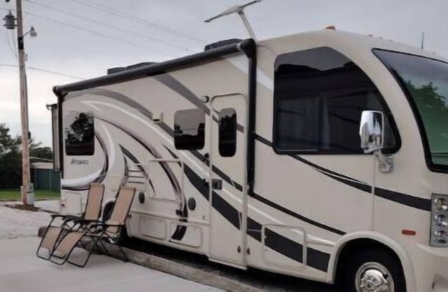 RV by the lake!