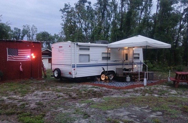 RV with 1full bed 2twin beds and AC WiFi smart TV bathroom outdoor shower house