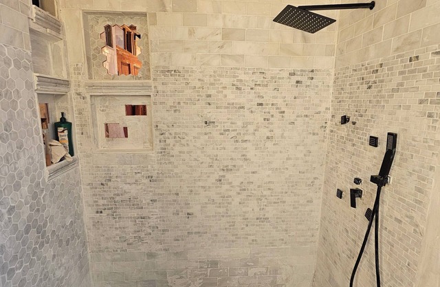 Ryder cup 3-bedroom house pool hot tub AC in Plainview off greenbelt path