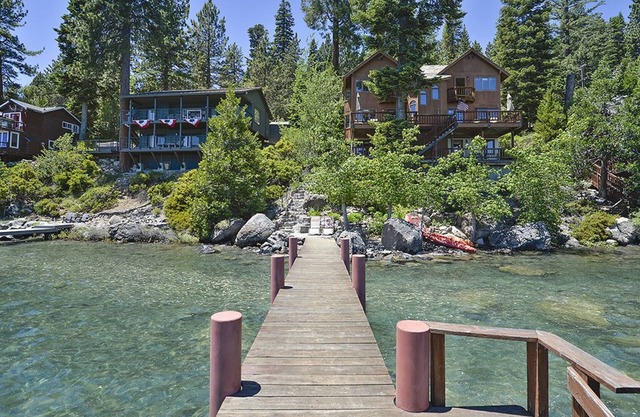 Precioso lago Frente de gama alta casa con playa privada y embarcadero!