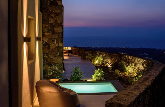 RyoLithos Suites