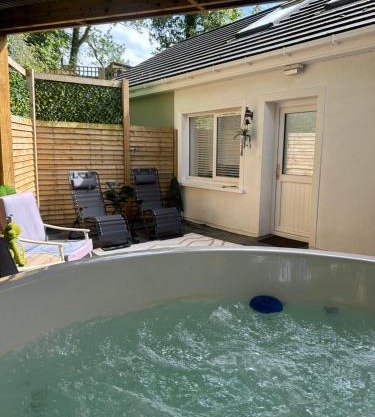 Sèid Bò - Sleeps 6 - NEW Private 6 Person HotTub Available