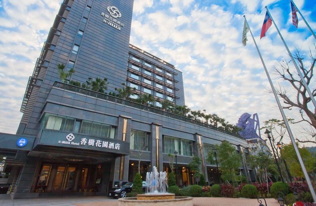 S Aura Hotel