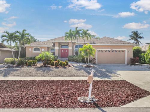 S exposure home with pool and walk to beach/food