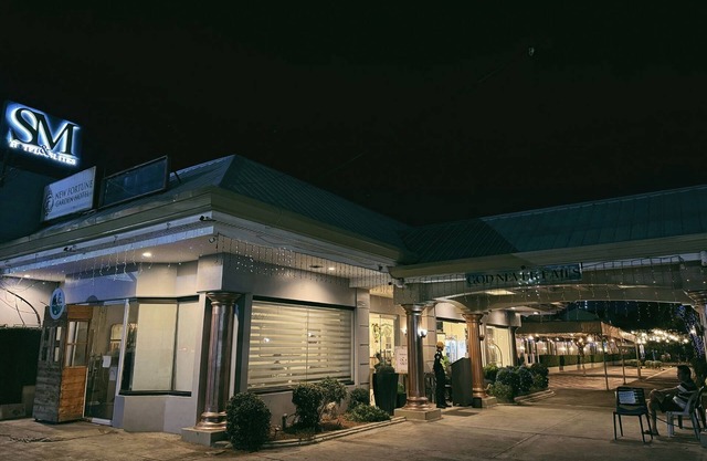 S&M Hotel