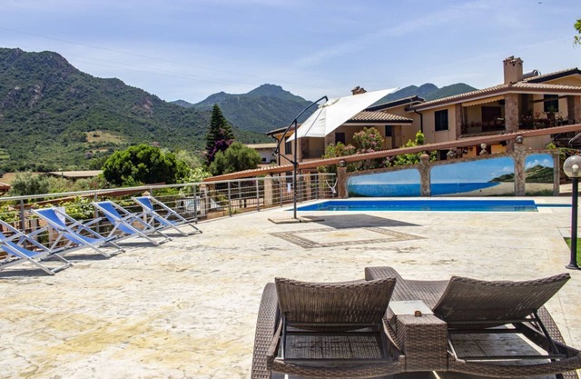 S'Omu and Assunta 1P apartment with terrace and private pool.