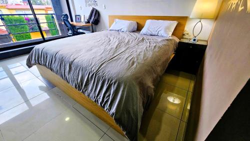 S03 SUITE CON CAMA KING SIZE Premium Frente al TEC CEM con Cocineta WiFi Balcón Parking Terraza 10