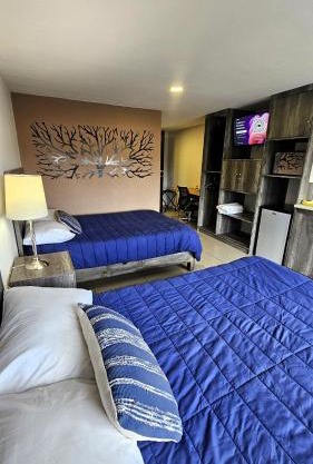 S07 DOBLE CAMA MATRIMONIAL Premium Suite Frente al TEC CEM con Cocineta WiFi Balcón Parking Terraza