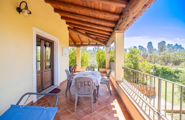 Casa Sa Murta, con amplio jardín a dos minutos del mar.