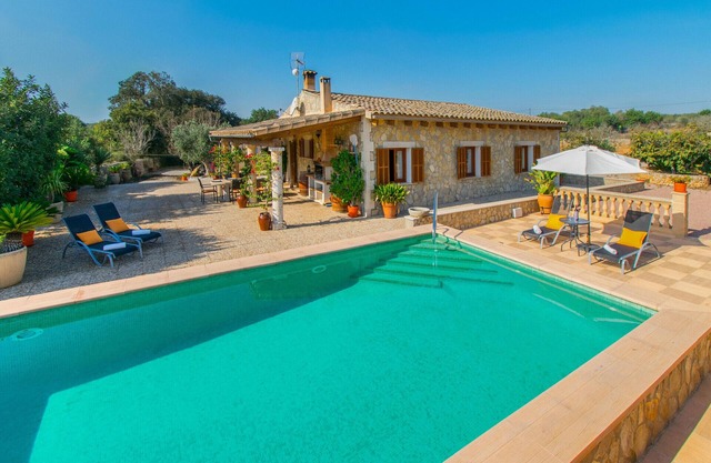 SA ROTA Finca rural para 6 en Ariany con piscina