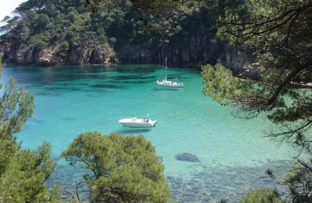 Maravilloso apartamento en la primera línea del mar en la playa de Sa Tuna