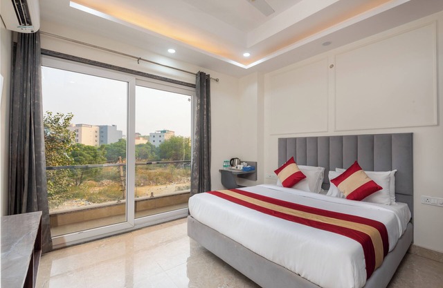 Saavi Hotel Sector- 45