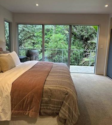 Sabbaticus 3 Bed Waiheke Escape